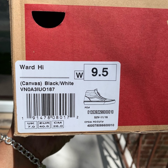 Vans - Picture 2 of 6